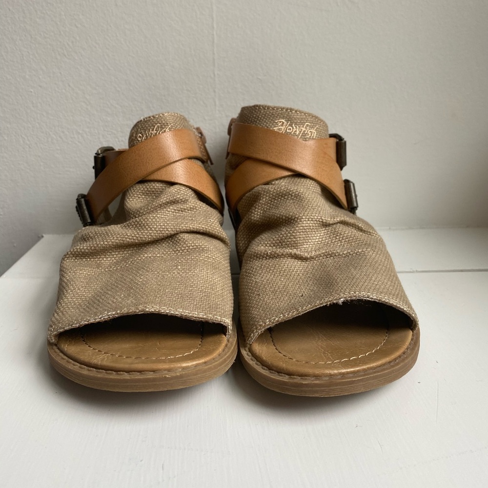 blowfish tan sandals size 6